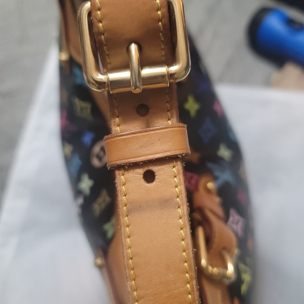 GET IN GIVE AWAY FOR THIS BAG!!  $50 BUNDLE OR PURCHASE $50 Mystery Box $2400 - Picture 14 of 14